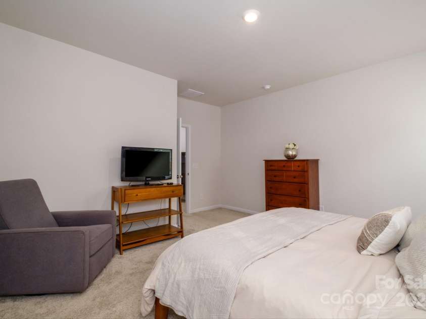 7036 Heron Rookery Way, Charlotte, NC 28214.  MLS# CAR4242696, YatesRealty ID 18301. 