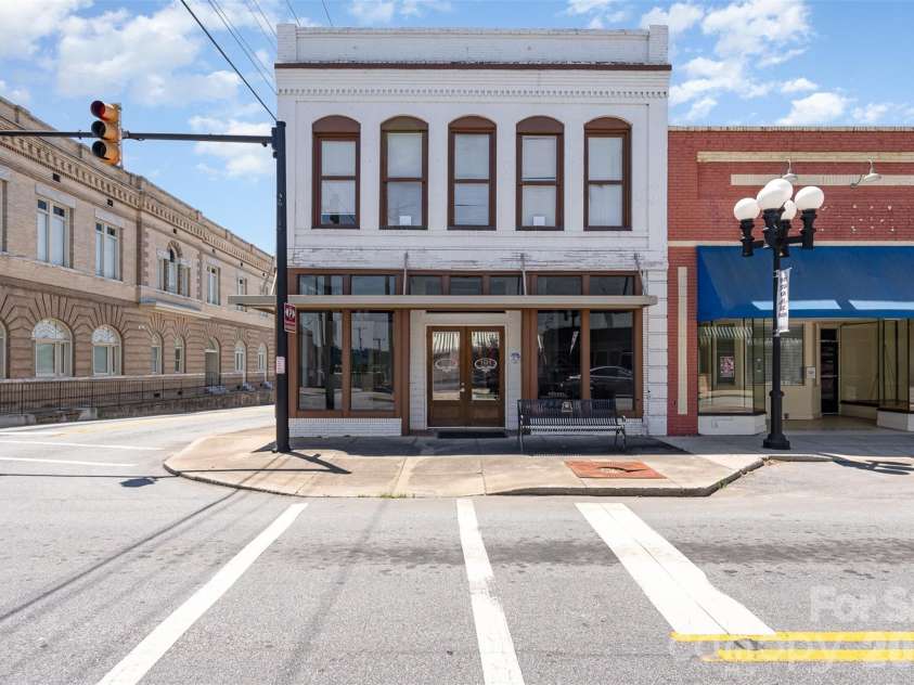 101 Main Street, Union, SC 29379.  MLS# CAR4314039, YatesRealty ID 18302. 