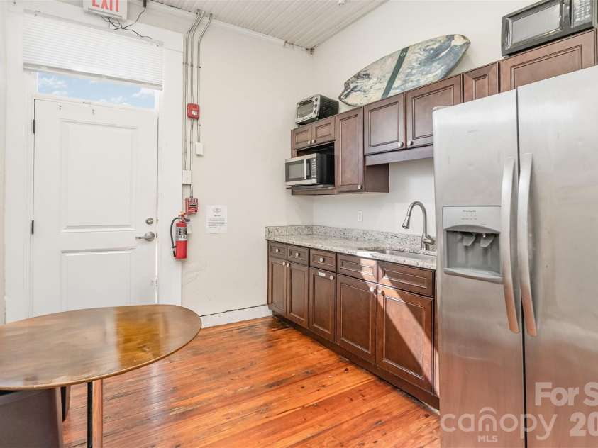 101 Main Street, Union, SC 29379.  MLS# CAR4314039, YatesRealty ID 18302. 