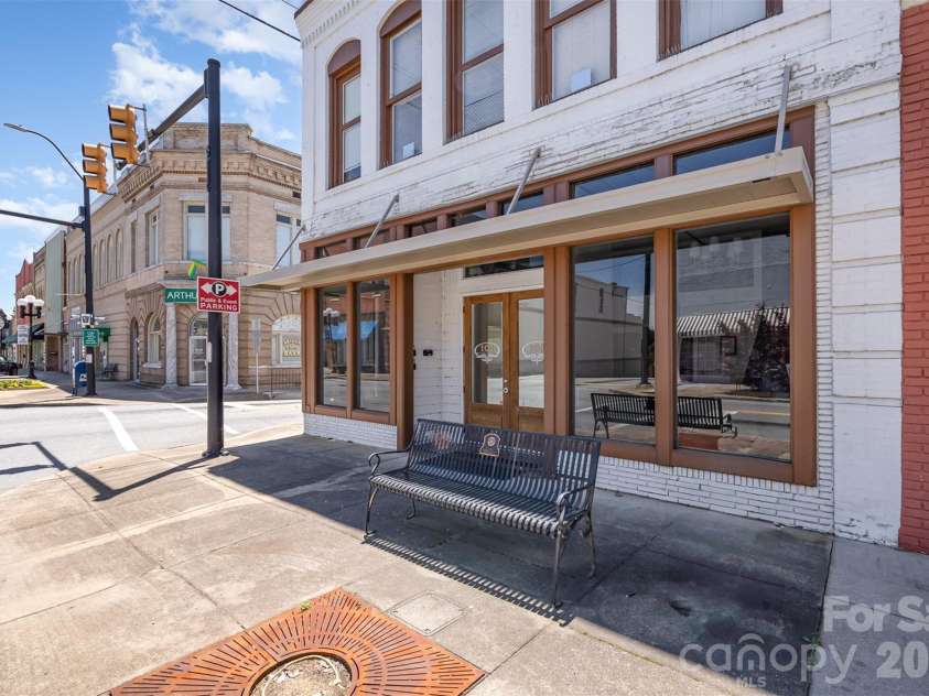 101 Main Street, Union, SC 29379.  MLS# CAR4314039, YatesRealty ID 18302. 
