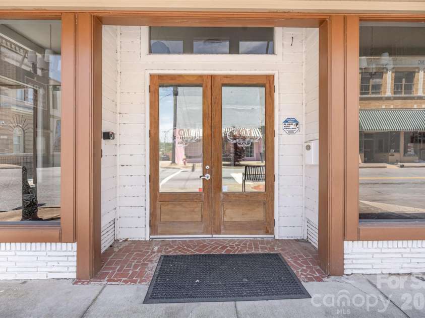 101 Main Street, Union, SC 29379.  MLS# CAR4314039, YatesRealty ID 18302. 