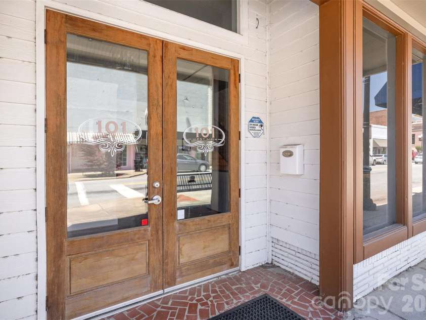 101 Main Street, Union, SC 29379.  MLS# CAR4314039, YatesRealty ID 18302. 