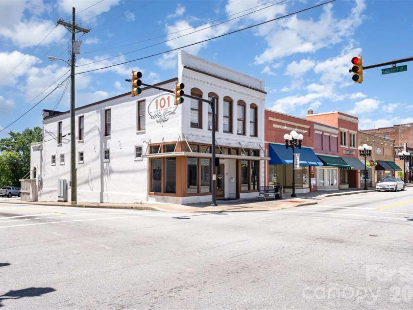 101 Main Street, Union, SC 29379.  MLS# CAR4314039, YatesRealty ID 18302. 