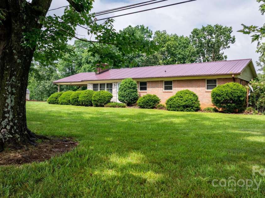 4214 Horseshoe Bend Road, Hudson, NC 28638.  MLS# CAR4268480, YatesRealty ID 18303. 