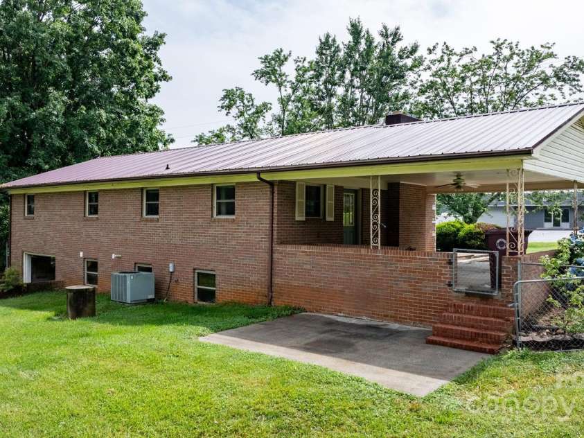 4214 Horseshoe Bend Road, Hudson, NC 28638.  MLS# CAR4268480, YatesRealty ID 18303. 