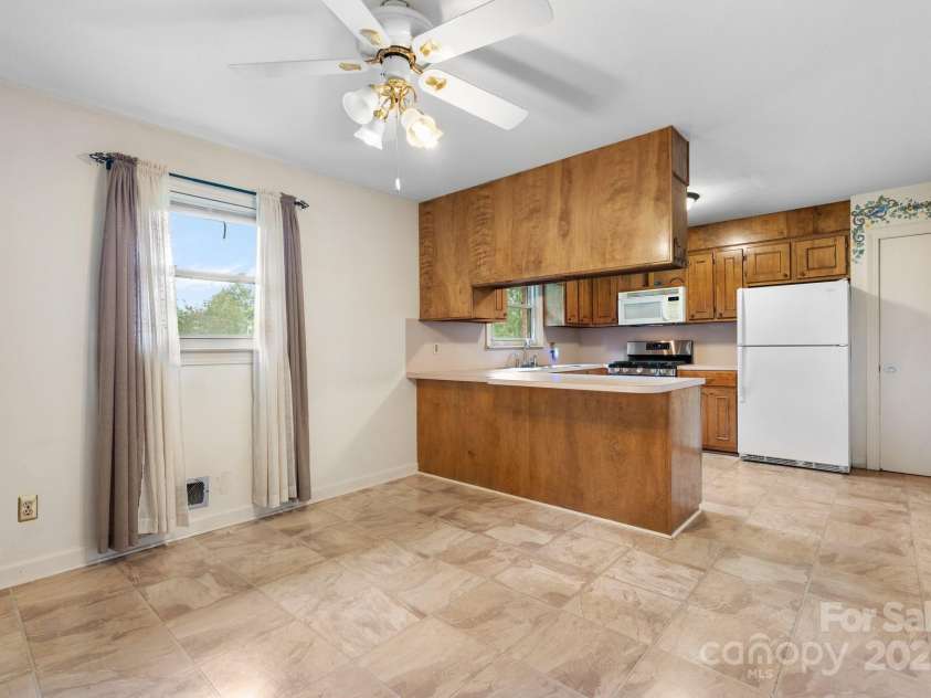 4214 Horseshoe Bend Road, Hudson, NC 28638.  MLS# CAR4268480, YatesRealty ID 18303. 