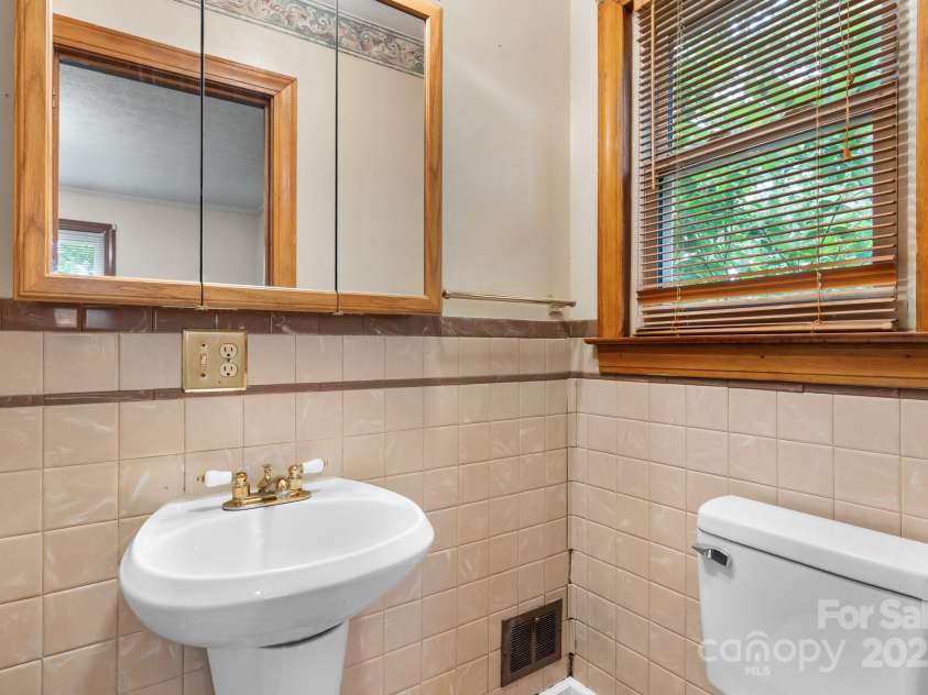 4214 Horseshoe Bend Road, Hudson, NC 28638.  MLS# CAR4268480, YatesRealty ID 18303. 