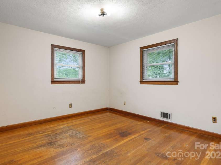 4214 Horseshoe Bend Road, Hudson, NC 28638.  MLS# CAR4268480, YatesRealty ID 18303. 