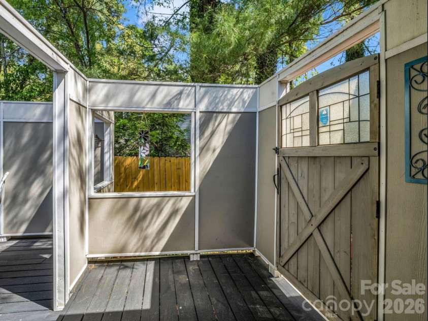 110 Chariton Avenue, Hendersonville, NC 28739.  MLS# CAR4369090, YatesRealty ID 18304. 