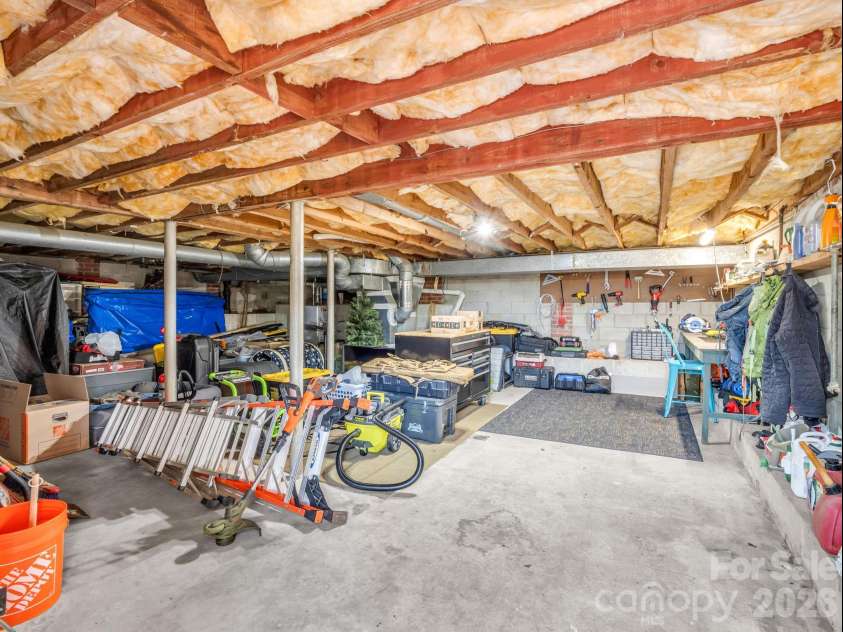 110 Chariton Avenue, Hendersonville, NC 28739.  MLS# CAR4369090, YatesRealty ID 18304. 