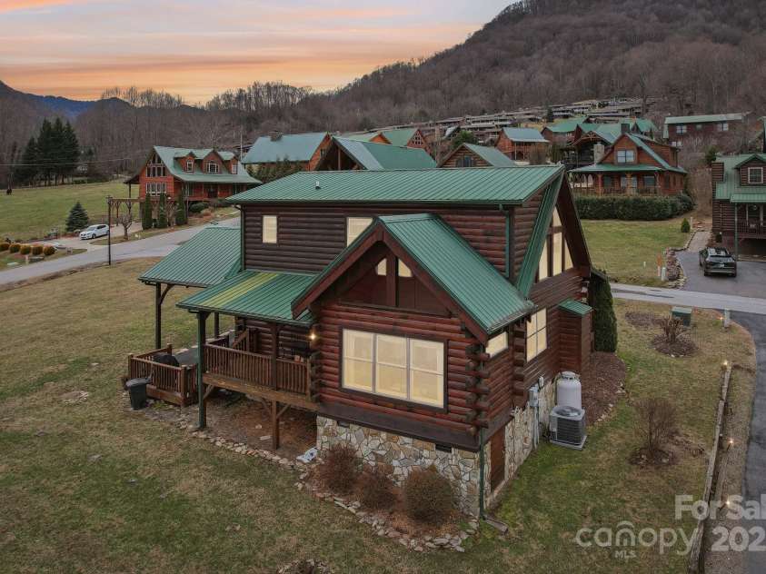 20 Contentment Place, Maggie Valley, NC 28751.  MLS# CAR4222047, YatesRealty ID 18304. 