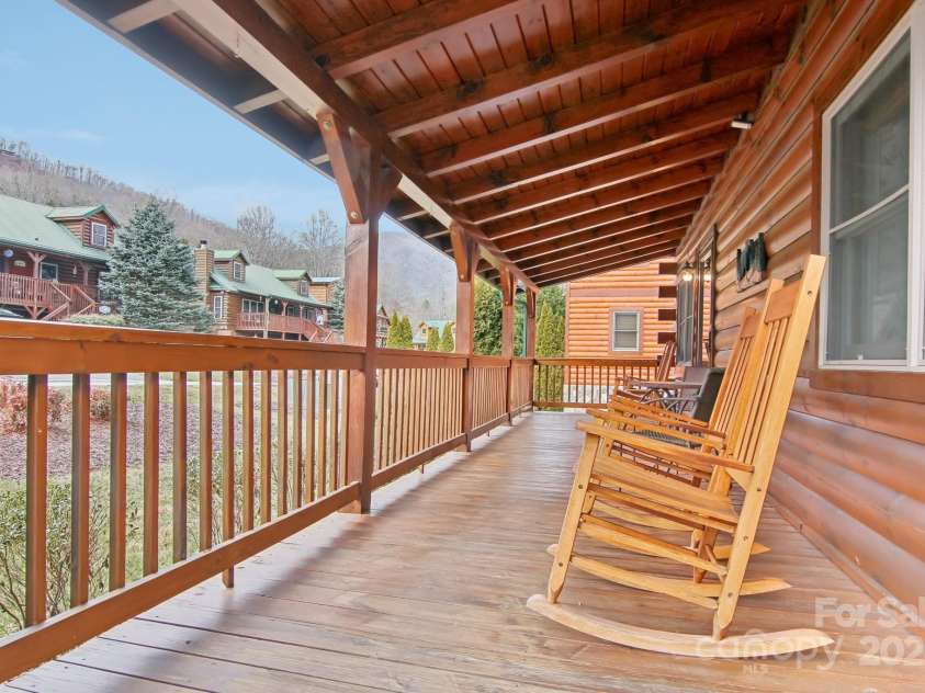 20 Contentment Place, Maggie Valley, NC 28751.  MLS# CAR4222047, YatesRealty ID 18304. 