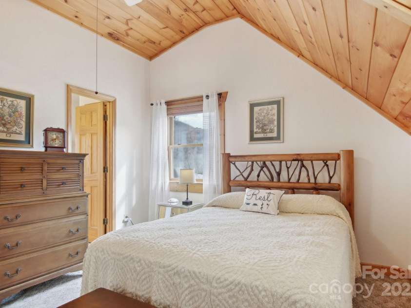 20 Contentment Place, Maggie Valley, NC 28751.  MLS# CAR4222047, YatesRealty ID 18304. 