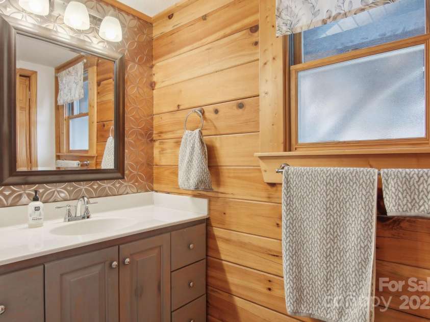 20 Contentment Place, Maggie Valley, NC 28751.  MLS# CAR4222047, YatesRealty ID 18304. 