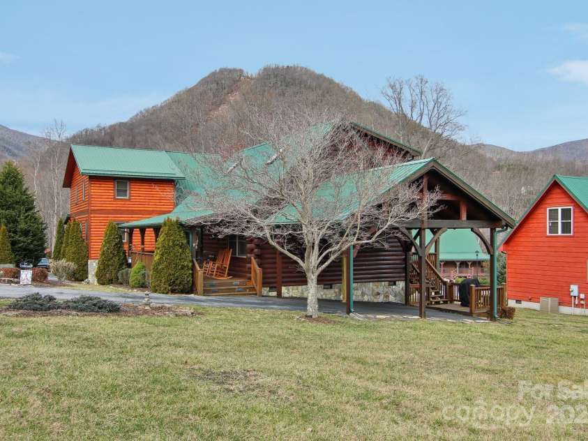 20 Contentment Place, Maggie Valley, NC 28751.  MLS# CAR4222047, YatesRealty ID 18304. 