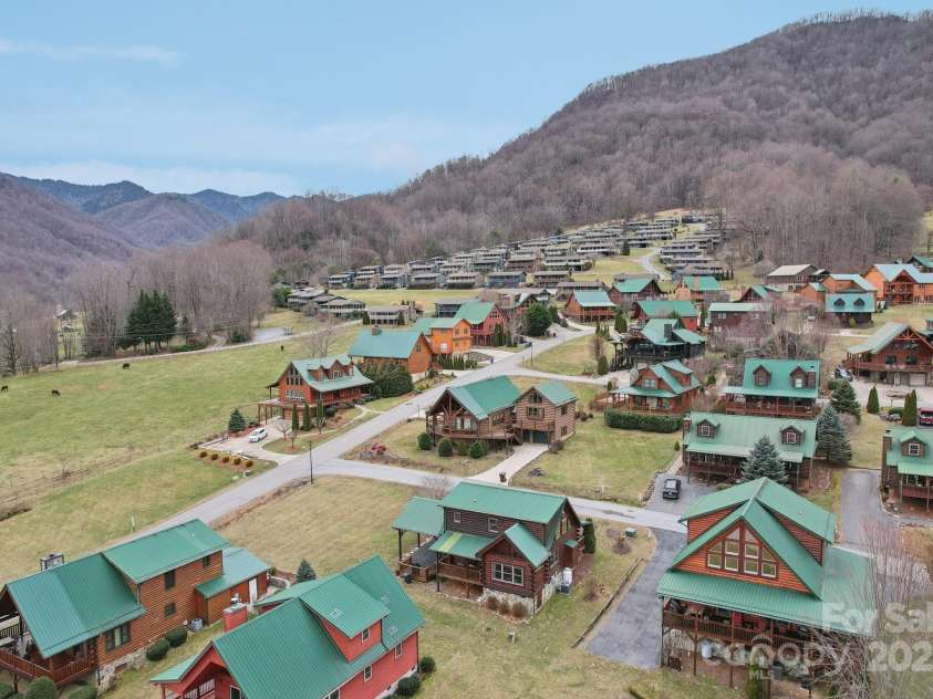 20 Contentment Place, Maggie Valley, NC 28751.  MLS# CAR4222047, YatesRealty ID 18304. 