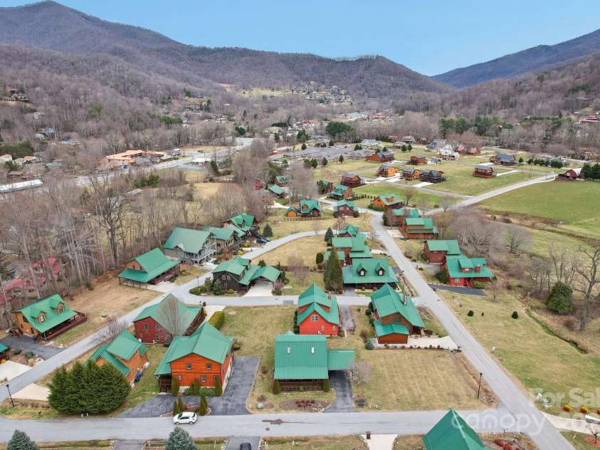 20 Contentment Place, Maggie Valley, NC 28751.  MLS# CAR4222047, YatesRealty ID 18304. 