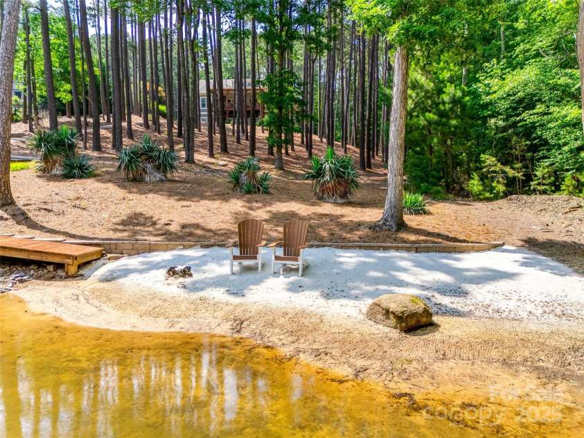 18311 Rosapenny Road, Charlotte, NC 28278.  MLS# CAR4256637, YatesRealty ID 18305. Sandy lakeside sitting area with built-in firepit—perfect for unwinding by the water or watching the sunset.