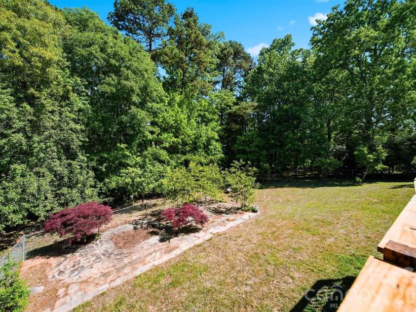 140 28th Avenue Drive, Hickory, NC 28601.  MLS# CAR4361083, YatesRealty ID 18306. 