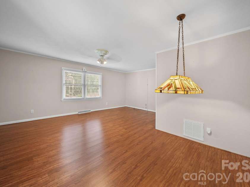 2037 Helen Drive, Gastonia, NC 28054.  MLS# CAR4375903, YatesRealty ID 18307. 