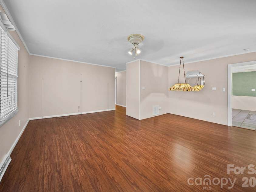 2037 Helen Drive, Gastonia, NC 28054.  MLS# CAR4375903, YatesRealty ID 18307. 