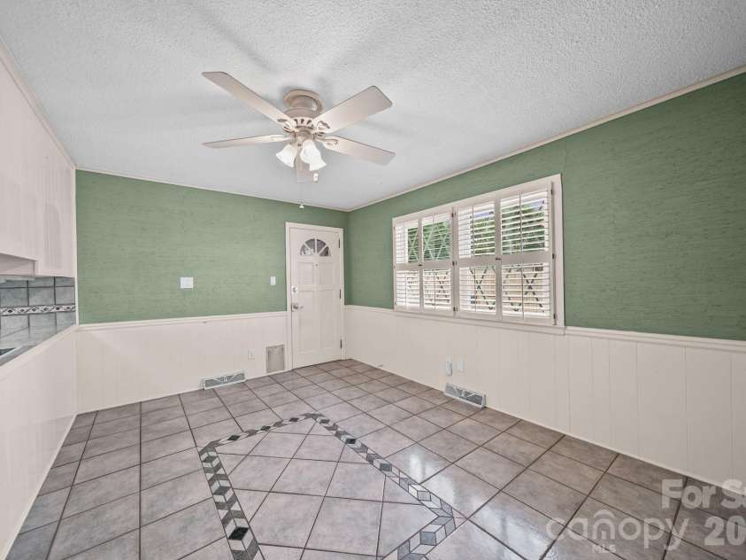 2037 Helen Drive, Gastonia, NC 28054.  MLS# CAR4375903, YatesRealty ID 18307. 