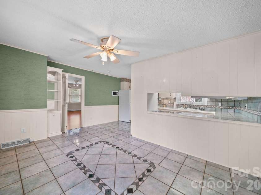 2037 Helen Drive, Gastonia, NC 28054.  MLS# CAR4375903, YatesRealty ID 18307. 