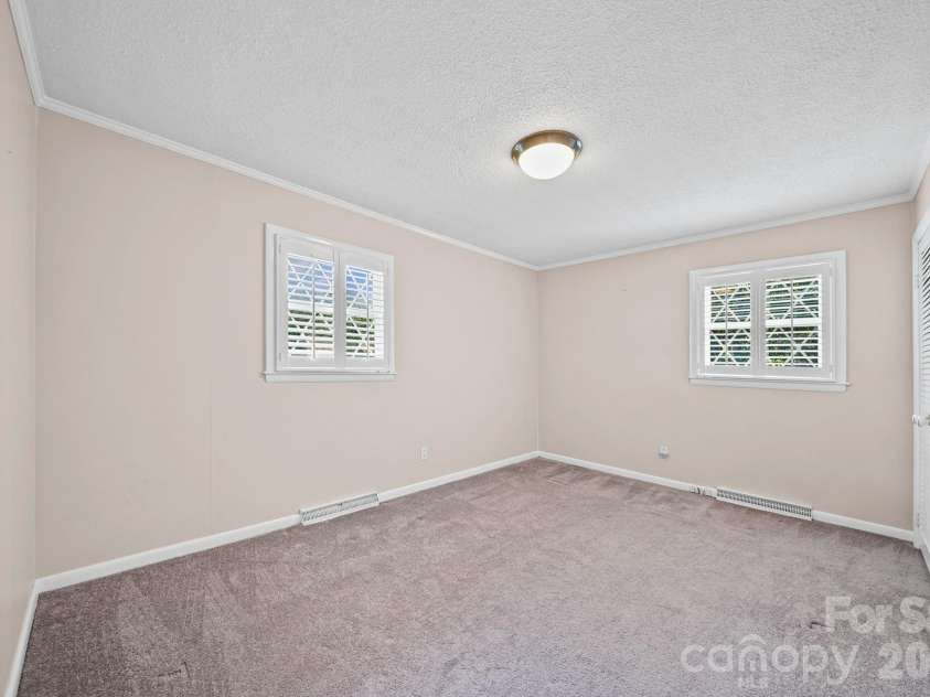 2037 Helen Drive, Gastonia, NC 28054.  MLS# CAR4375903, YatesRealty ID 18307. 