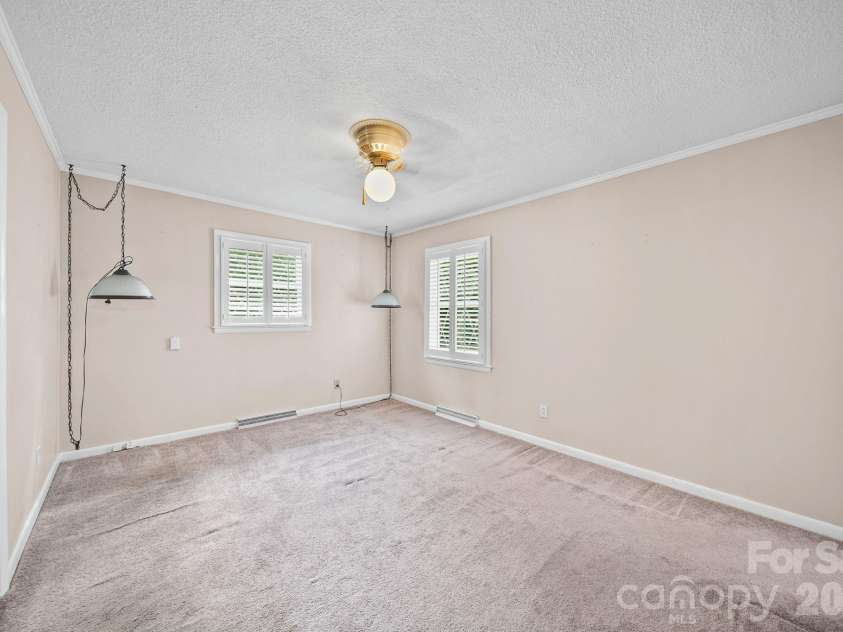 2037 Helen Drive, Gastonia, NC 28054.  MLS# CAR4375903, YatesRealty ID 18307. 