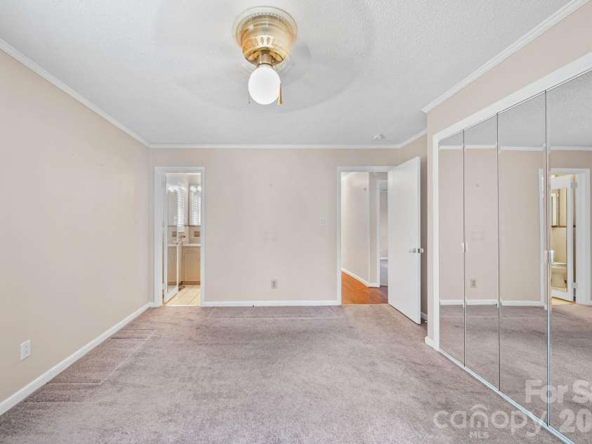 2037 Helen Drive, Gastonia, NC 28054.  MLS# CAR4375903, YatesRealty ID 18307. 