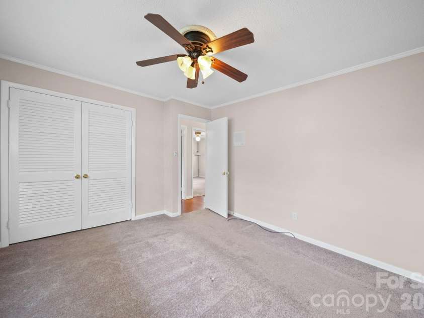 2037 Helen Drive, Gastonia, NC 28054.  MLS# CAR4375903, YatesRealty ID 18307. 