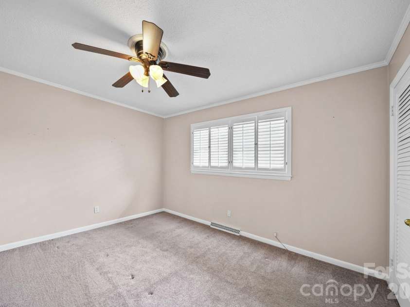 2037 Helen Drive, Gastonia, NC 28054.  MLS# CAR4375903, YatesRealty ID 18307. 