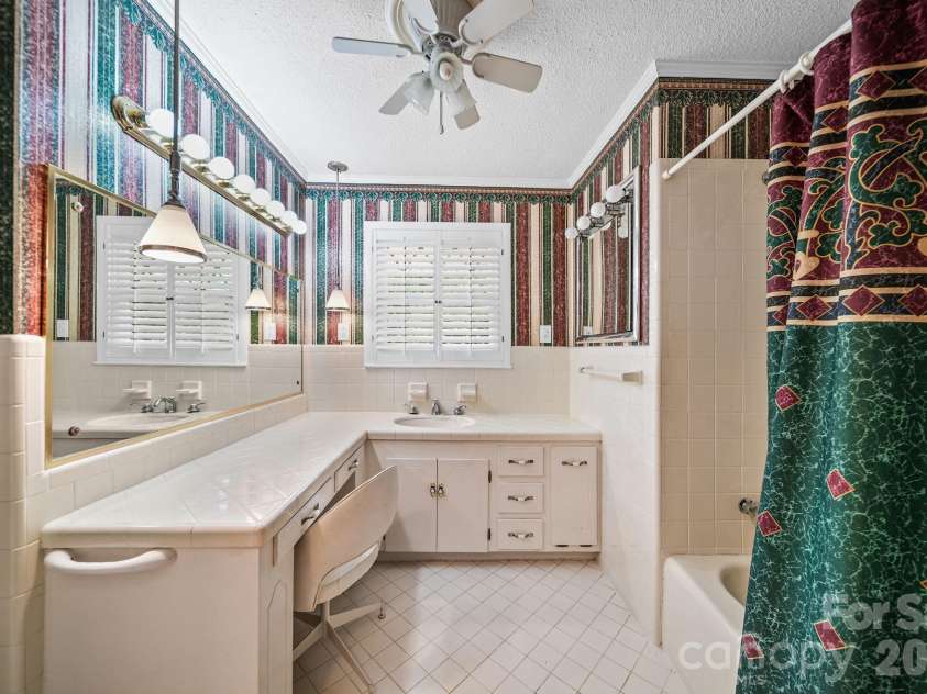 2037 Helen Drive, Gastonia, NC 28054.  MLS# CAR4375903, YatesRealty ID 18307. 