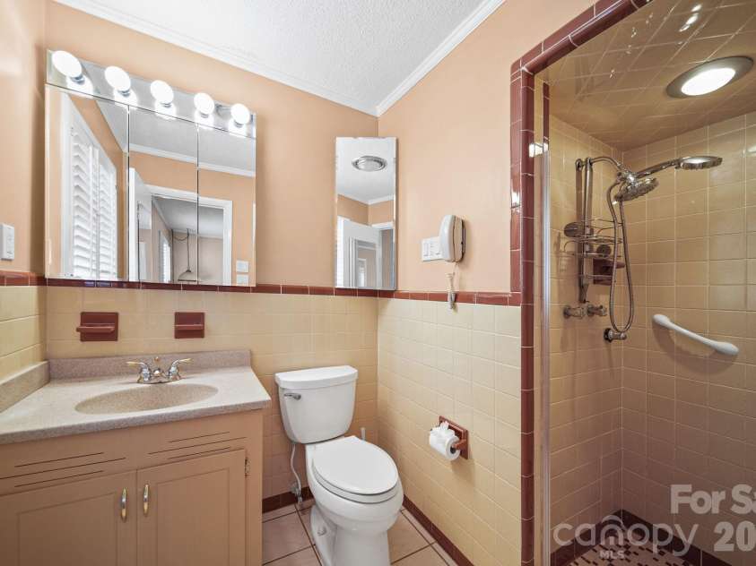 2037 Helen Drive, Gastonia, NC 28054.  MLS# CAR4375903, YatesRealty ID 18307. 