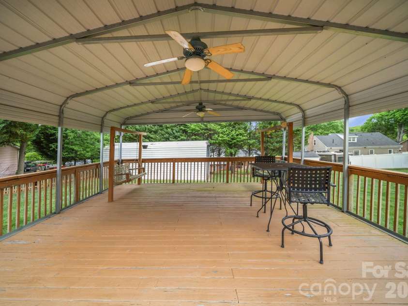 2037 Helen Drive, Gastonia, NC 28054.  MLS# CAR4375903, YatesRealty ID 18307. 