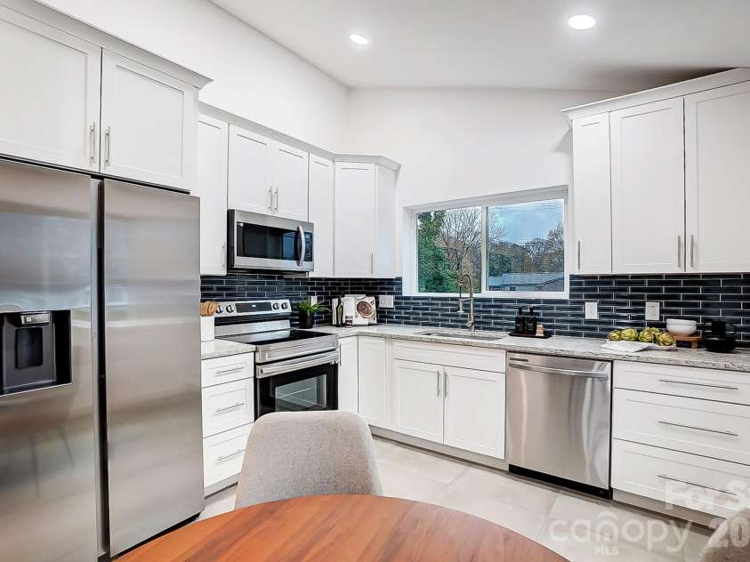 1410 Deborah Circle, Shelby, NC 28150.  MLS# CAR4207250, YatesRealty ID 18308. SS Appliances 