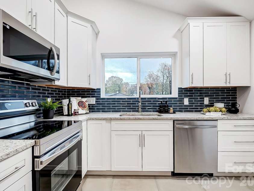 1410 Deborah Circle, Shelby, NC 28150.  MLS# CAR4207250, YatesRealty ID 18308. SS Appliances 
