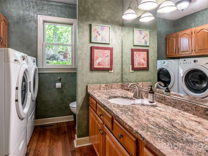 287 Anne Street, Rutherfordton, NC 28139.  MLS# CAR4258689, YatesRealty ID 18308. Half Bath