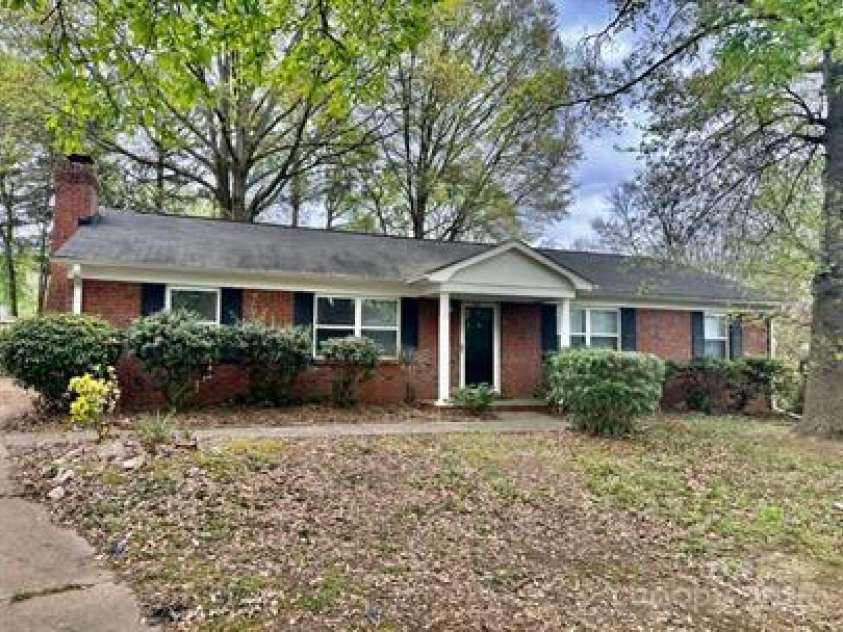 8205 Meadowind Circle, Charlotte, NC 28226.  MLS# CAR4252385, YatesRealty ID 18309. 