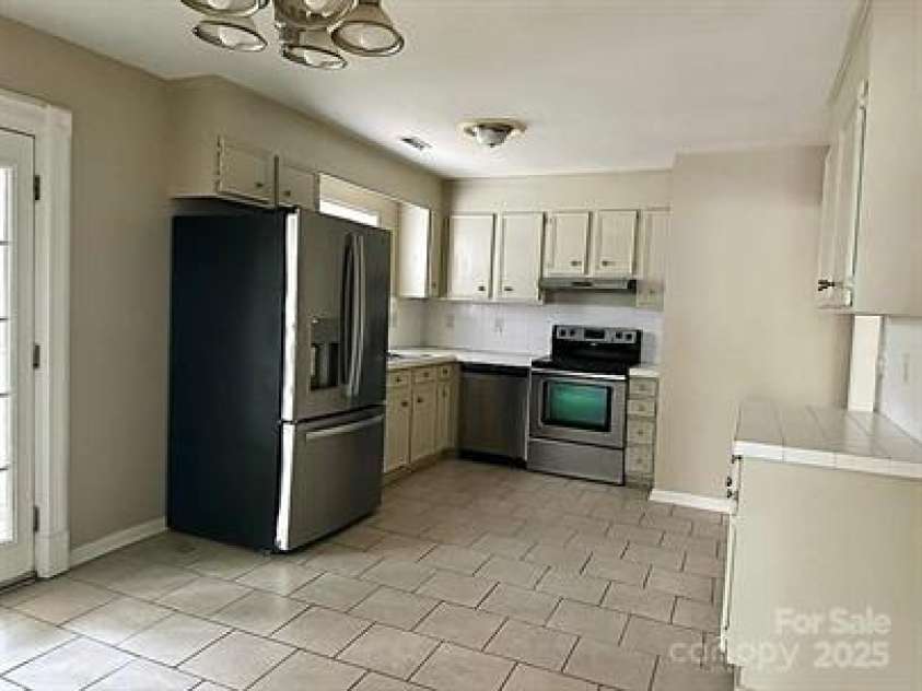 8205 Meadowind Circle, Charlotte, NC 28226.  MLS# CAR4252385, YatesRealty ID 18309. 