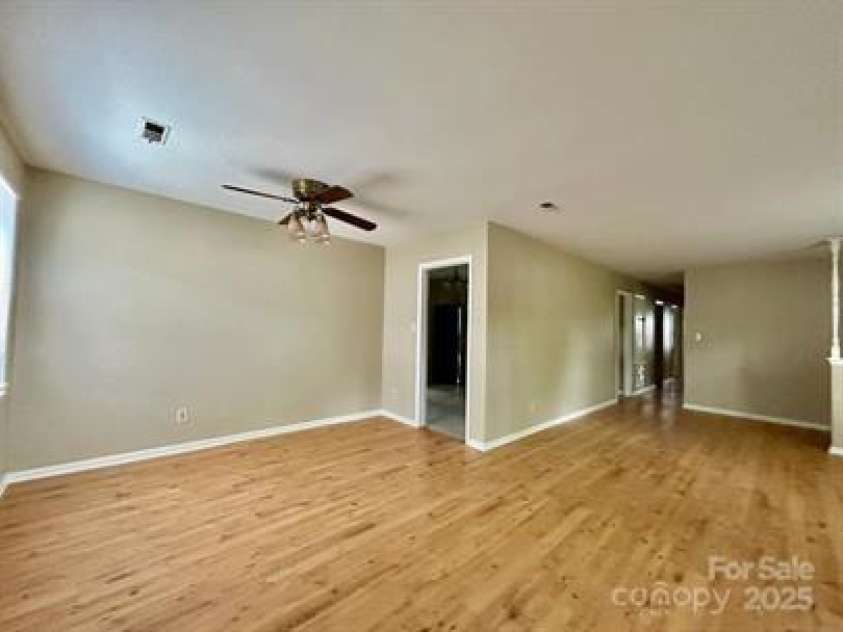 8205 Meadowind Circle, Charlotte, NC 28226.  MLS# CAR4252385, YatesRealty ID 18309. 