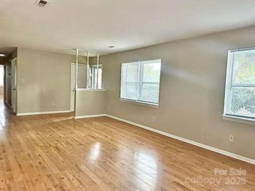 8205 Meadowind Circle, Charlotte, NC 28226.  MLS# CAR4252385, YatesRealty ID 18309. 