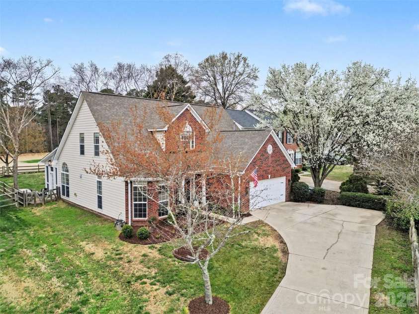 9152 Snow Hill Court, Charlotte, NC 28269.  MLS# CAR4355779, YatesRealty ID 18309. 