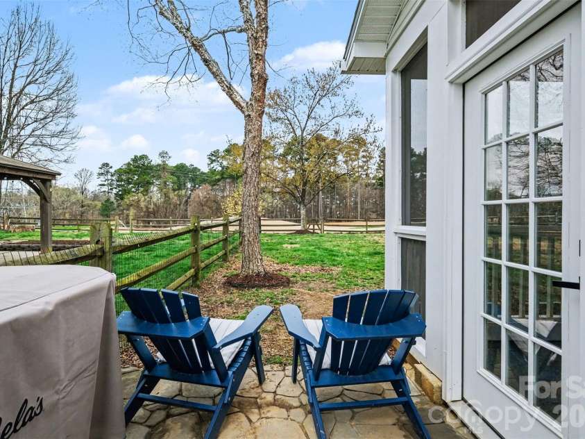 9152 Snow Hill Court, Charlotte, NC 28269.  MLS# CAR4355779, YatesRealty ID 18309. 