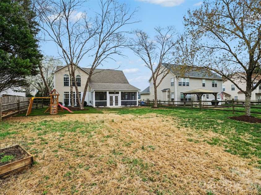 9152 Snow Hill Court, Charlotte, NC 28269.  MLS# CAR4355779, YatesRealty ID 18309. 