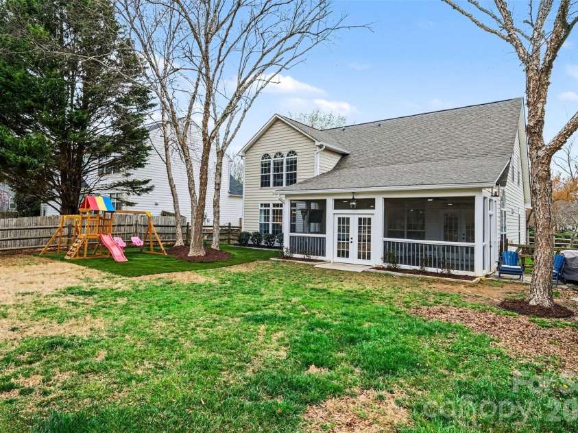 9152 Snow Hill Court, Charlotte, NC 28269.  MLS# CAR4355779, YatesRealty ID 18309. 