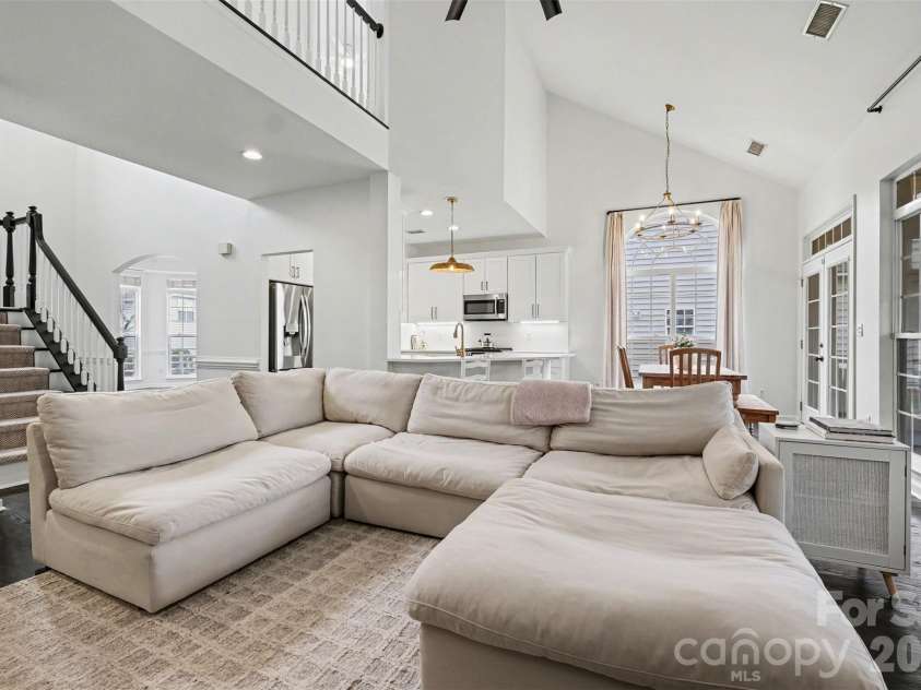 9152 Snow Hill Court, Charlotte, NC 28269.  MLS# CAR4355779, YatesRealty ID 18309. 