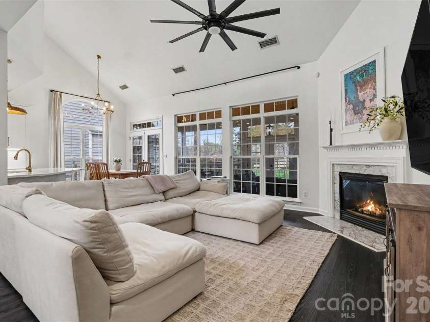 9152 Snow Hill Court, Charlotte, NC 28269.  MLS# CAR4355779, YatesRealty ID 18309. 