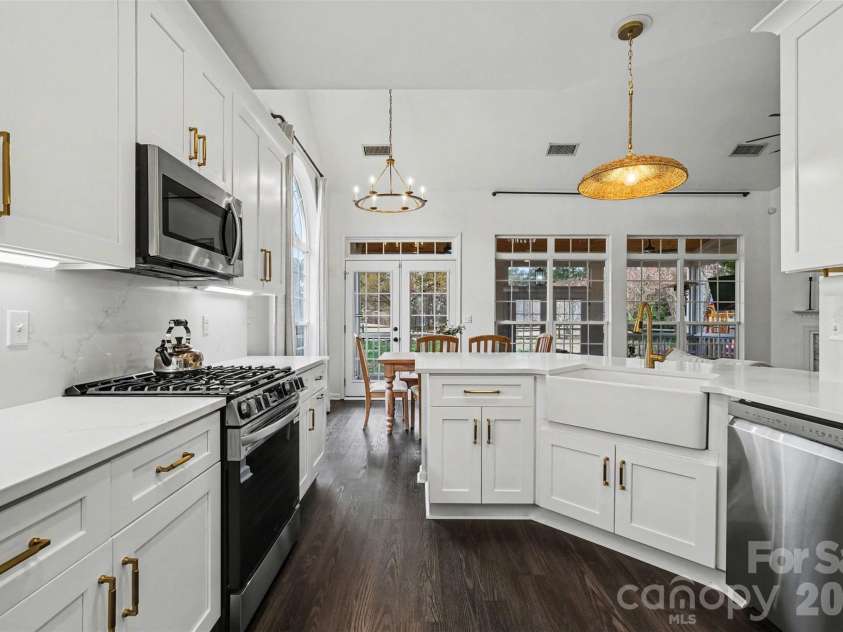 9152 Snow Hill Court, Charlotte, NC 28269.  MLS# CAR4355779, YatesRealty ID 18309. 