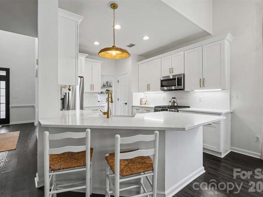9152 Snow Hill Court, Charlotte, NC 28269.  MLS# CAR4355779, YatesRealty ID 18309. 